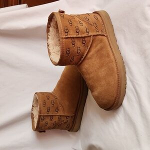 UGG Classic Mini II UGG Print Chestnut Boots